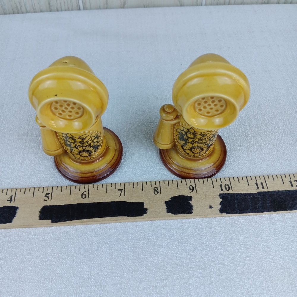 VTG Mustard Yellow Salt Pepper Shakers Of Antique Telephone w/ sunflower accent. - Picture 11 of 11
